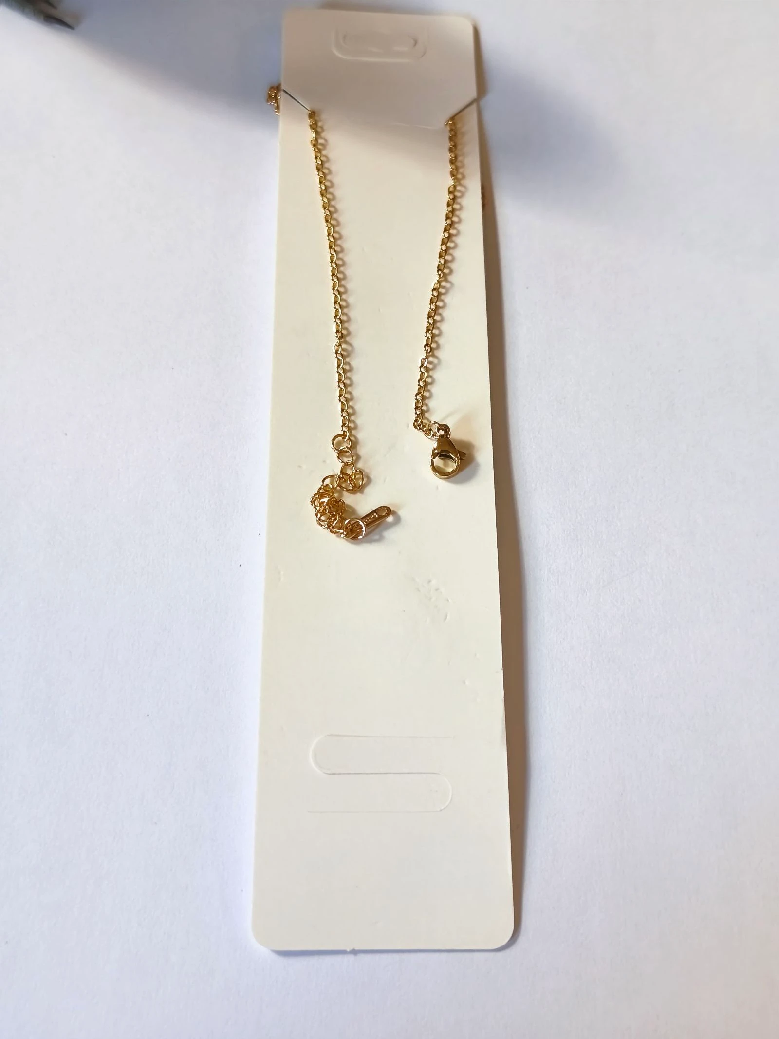 Set met halsketting, armband en rood klaver oorbellen met gouden stalen ketting – photo 6